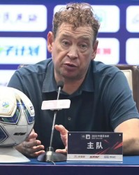 APP下载-斯卢茨基坦言球员上半场因压力表现失常 认为对阵海港落后两球将陷入困境